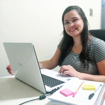 Mestre na área, Fernanda Guimarães trabalha com paleoparasitologia desde a graduação (Foto: Arquivo pessoal)