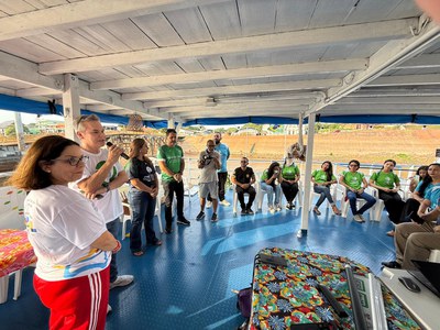 Imagem: Reunião de estudantes no Projeto Iaraçu (Julia Prado - CGCOM/CAPES)