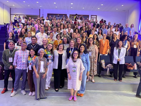 Imagem: Diretora da CAPES, Marcia Serra Ferreira, com coordenadores institucionais do Pibid (Andressa Oliveira - DEB/CAPES)