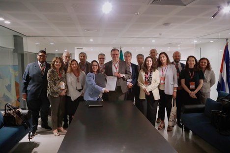 Imagem: CAPES e associação de universidades assinam cooperação (Naiara Demarco - CGCOM/CAPES)