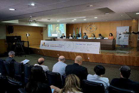 Imagem: Mesa da CNCTI (Naiara Demarco - CGCOM/CAPES)