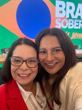 Imagem: Denise Pires de Carvalho, presidente da CAPES e Dira Paes, conselheira (Divulgação)