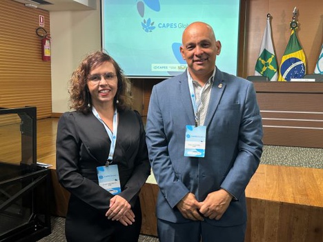 Imagem 1: Ellany Nascimento, da UERN, e Ronaldo Oliveira, da UFBA. Foto: João Luiz Mendes/CAPES