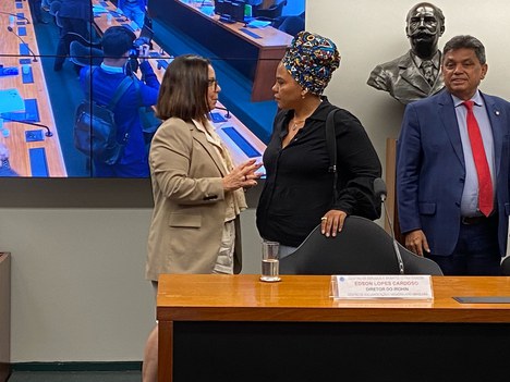 Imagem: Denise Pires de Carvalho, presidente da CAPES, e a deputada federal Dandara Tonantzin (Divulgação)