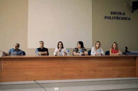 Imagem: Aula ministrada pela Denise Pires de Carvalho (Naiara Demarco - CGCOM/CAPES) 