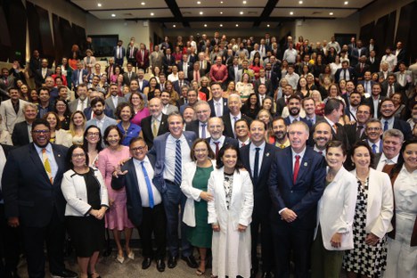 Imagem: Posse e reitores (Angelo Miguel/MEC)