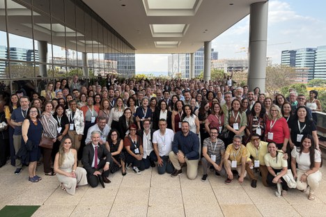 Imagem: Presidente e diretores da CAPES com consultores de oito áreas de avaliação (Julia Prado - CGCOM/CAPES)