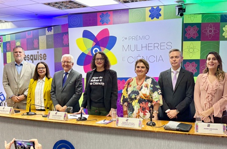 Imagem: Apresidente da CAPES, Denise Pires de Carvalho, participou da solenidade deentrega da segunda edição do Prêmio Mulheres e Ciência do CNPq (Julia Prado - ASCOM/CAPES)