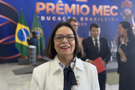 Imagem: Denise Pires de Carvalho, presidente da CAPES, prestigiou a cerimônia de entrega do Prêmio MEC Educação Brasileira 2025 (Júlia Prado - CGCOM/CAPES)