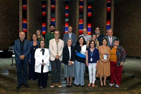 Imagem: Presidente da CAPES (à esquerda, de branco) prestigiou os 45 anos da Pró-Reitoria de Pós-Graduação e Pesquisa da Uerj (George Magaraia)