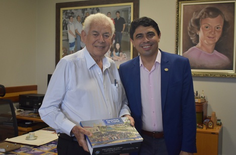 Imagem: Reitor da Unit, Jouberto Mendonça, e o diretor da CAPES, Antonio Gomes de Souza Filho (Ascom/Unit)