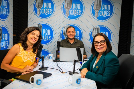 Imagem: Denise Pires de Carvalho é a convidada do PodCAPES (CGCOM/CAPES)