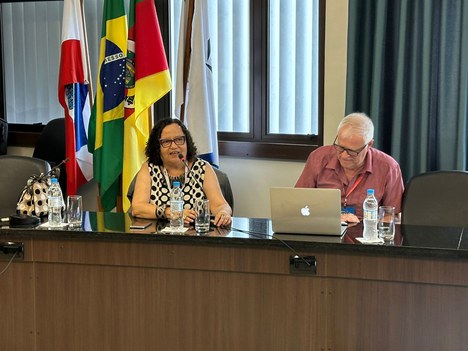 Imagem: Márcia Ferreira, diretora da CAPES, e Sérgio Franco, do Forprofe-RS) (João Mendes - CGCOM/CAPES)