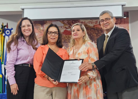 Imagem: Presidente da CAPES assina criação da da Rede de Pesquisa e Desenvolvimento na Amazônia Legal. Foto: Divulgação.