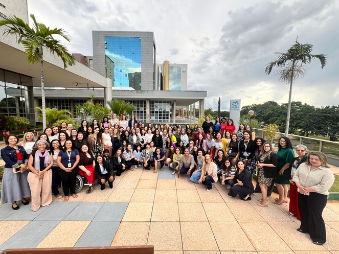 Imagem: Presidente Denise Pires de Carvalho e as Mulheres da CAPES  (Gabriela Eleotério - CAPES)