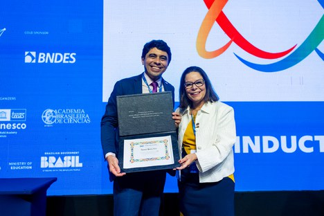 Imagem: Denise Pires de Carvalho, presidente da CAPES e Antonio Gomes de Souza Filho, diretor de Avaliação (Mario Marques))