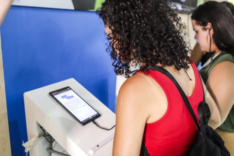 Imagem: Estande da CAPES tem entre suas atrações um quiz (Ester Cruz - CGCOM/CAPES)