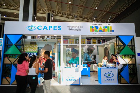 Imagem 2: Estande da CAPES (Foto: Naiara Demarco CGCOM/CAPES)