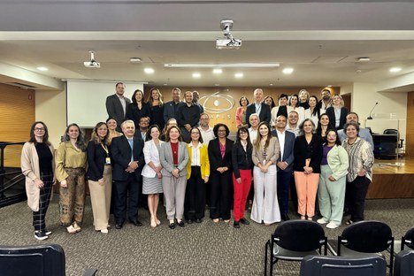 Imagem: Presidente e diretor da CAPES com pró-reitores de institutos federais (Julia Prado - CGCOM/CAPES)