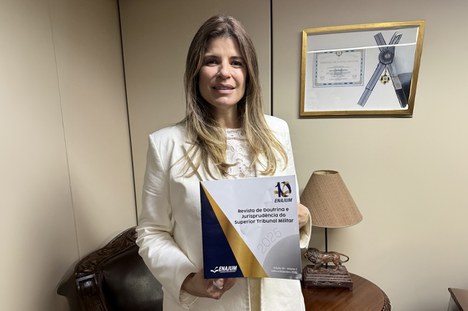 Imagem: Nadia Sarmento representou a CAPES no lançamento da nova edição da revista científica do STM (Imagem: Julia Prado - ASCOM/CAPES)