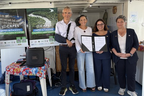 Imagem: CAPES, CNPq e França assinam acordo em caravana científica (Julia Prado - CGCOM/CAPES)