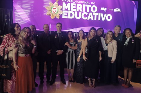 Imagem: Equipe da CAPES presente à cerimônia de entrega da Ordem Nacional do Mérito Educativo (Guilherme Pera - CGCOM/CAPES)
