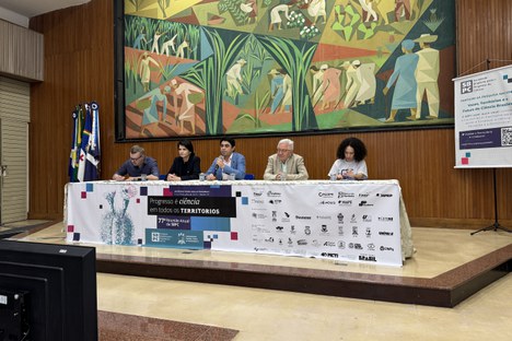 Imagem: Antonio Gomes de Souza Filho debateu mudanças na avaliação na 77ª Reunião Anual da SBPC (Julia Prado - CGCOM/CAPES)