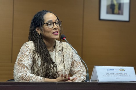 Imagem: Promotora de Justiça do Ministério Público do Estado da Bahia (MPBA), Lívia Maria Santana e Sant’Anna Vaz (Julia Prado - CGCOM/CAPES)