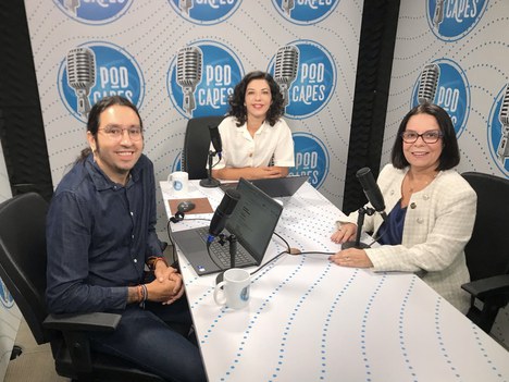 Imagem: Denise Pires de Carvalho, presidente da CAPES é a entrevistada do PodCAPES (Júlia Prado - CGCOM/CAPES)