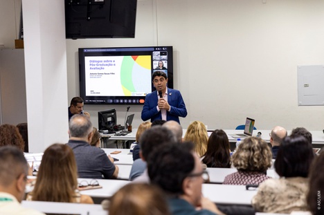 Imagem: Diretor da CAPES explicou mudanças na avaliação da pós-graduação (ACS/UEM)