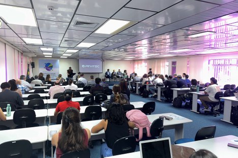 Imagem: Seminário Científico Inteligência Artificial e Mudança Climática: pesquisa e inovação nos programas AmSud (Divulgação)