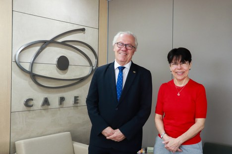 Imagem: Mercedes Bustamante e Manuel Palácios, presidente do Inep/MEC (Naiara Demarco - CGOCM/CAPES)