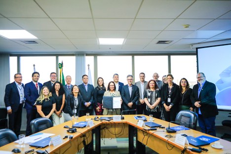 Imagem: CAPES, FAPDF, Fapeg, Fapemat e Fundect assinam acordo (Ester Cruz - CGCOM/CAPES)