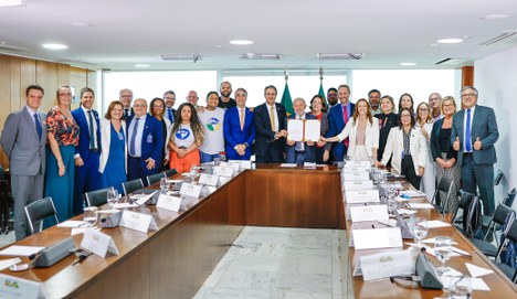 Imagem: CAPES participa de cerimônia de assinatura do PNE (Ricardo Stuckert - Presidência da República)