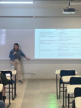 Imagem: Michelli é professora da rede pública em Santa Catarina (Arquivo pessoal)