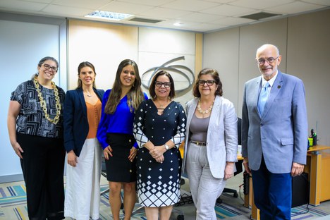 Imagem: Denise Pires de Carvalho, presidente da CAPES, e Jaqueline Mesquita, presidente da SBM (Guilherme Cordeiro - CGCOM/CAPES)