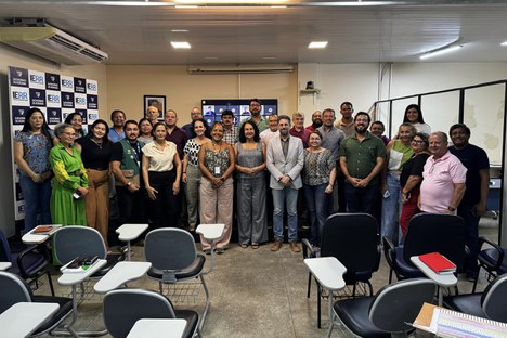 Imagem: Fabiana Nascimento (ao centro) participou de visita do MEC a Roraima pela Operação Acolhida (IERR/Divulgação)