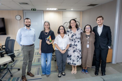 Imagem: CAPES recebe a visita do Instituto Península para debater formação de professores (Júlia Prado - CGCOM/CAPES)
