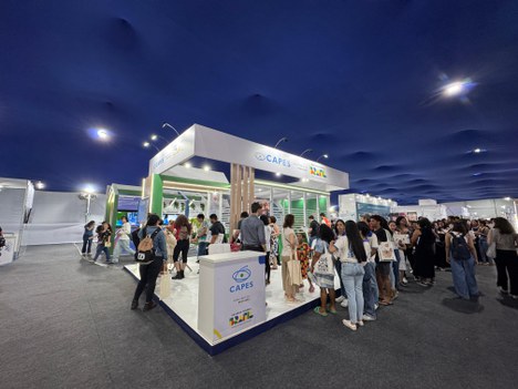 Imagem: Estande da CAPES (Julia Prado - CGCOM/CAPES)