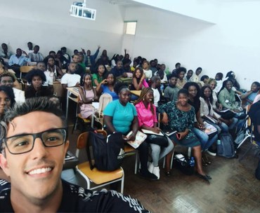 Imagem: Lucas Alves Costa realiza atividades em Moçambique (Arquivo pessoal)