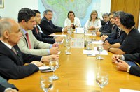 Quatro ministros recebem entidades ligadas à saúde