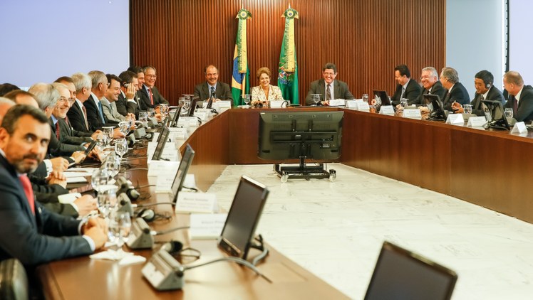Presidenta Dilma Rousseff durante audiência com senhor Luiz Moan Yabiku Junior, Presidente da Associação Nacional dos Fabricantes de Veículos Automotores (ANFAVEA) e dirigentes das empresas associadas. Brasília - DF, 01/04/2015) Foto: Roberto Stuckert Filho/PR
