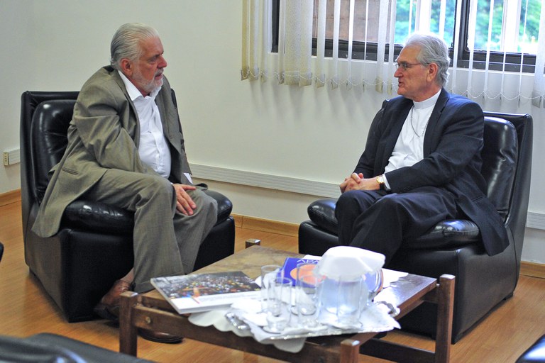 Wagner convida a CNBB a reativar o Conselho de Desenvolvimento Econômico e Social - CDES