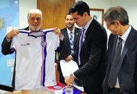 Ministro recebe diretoria do Esporte Clube Bahia