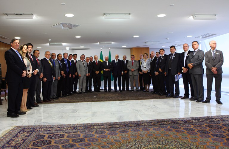 TEMER SE REÚNE COM REPRESENTANTES DA CONFEDERAÇÃO NACIONAL DOS MUNICÍPIOS