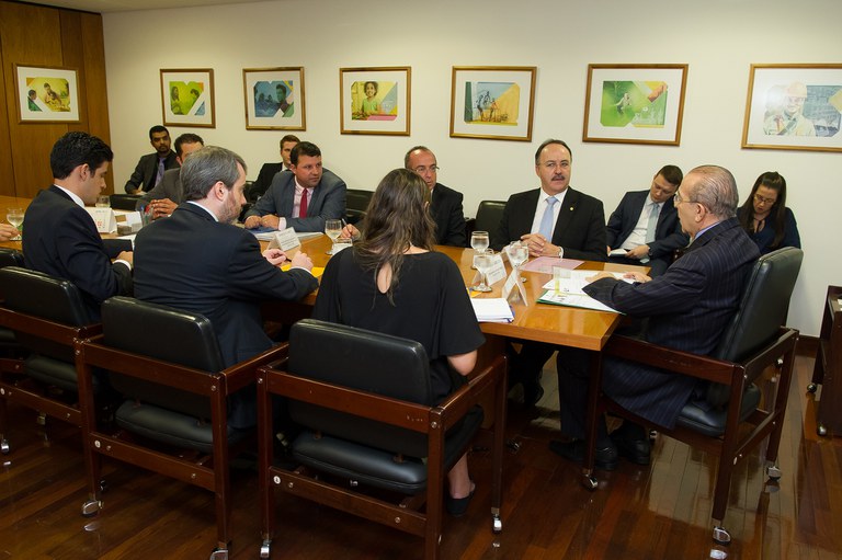 Prefeito pede apoio a Padilha para recuperação de cidade atingida por temporal no RS