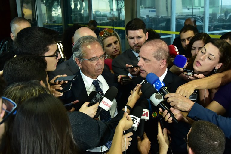 Ministros Paulo Guedes (Economia) e Onyx Lorenzoni (Casa Civil)