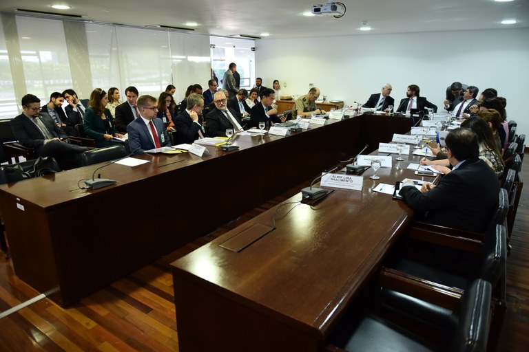 Governo se reúne com representantes da OCDE