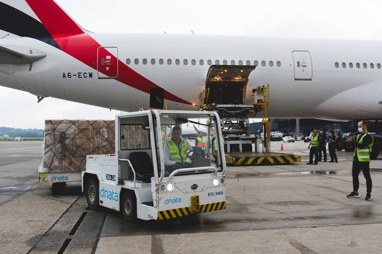 Brasil recebe 500 mil kits de testes rápidos para detecção de coronavírus