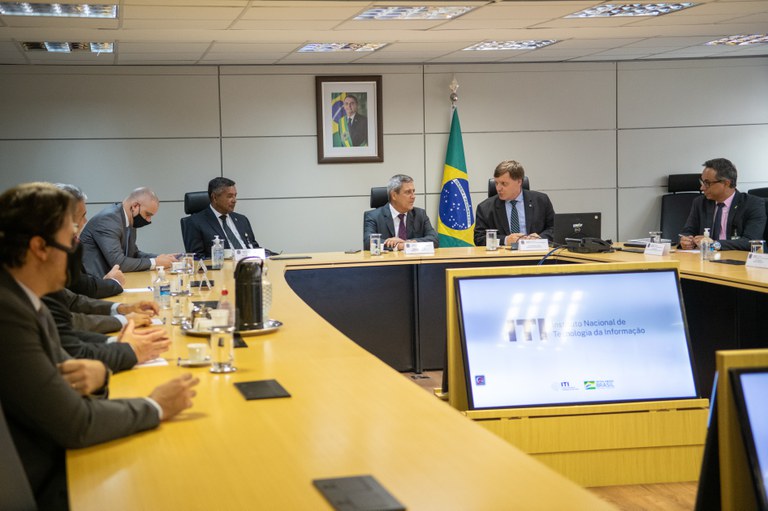 ITI recebe visita do Ministro Chefe da Casa Civil, Walter Braga Neto